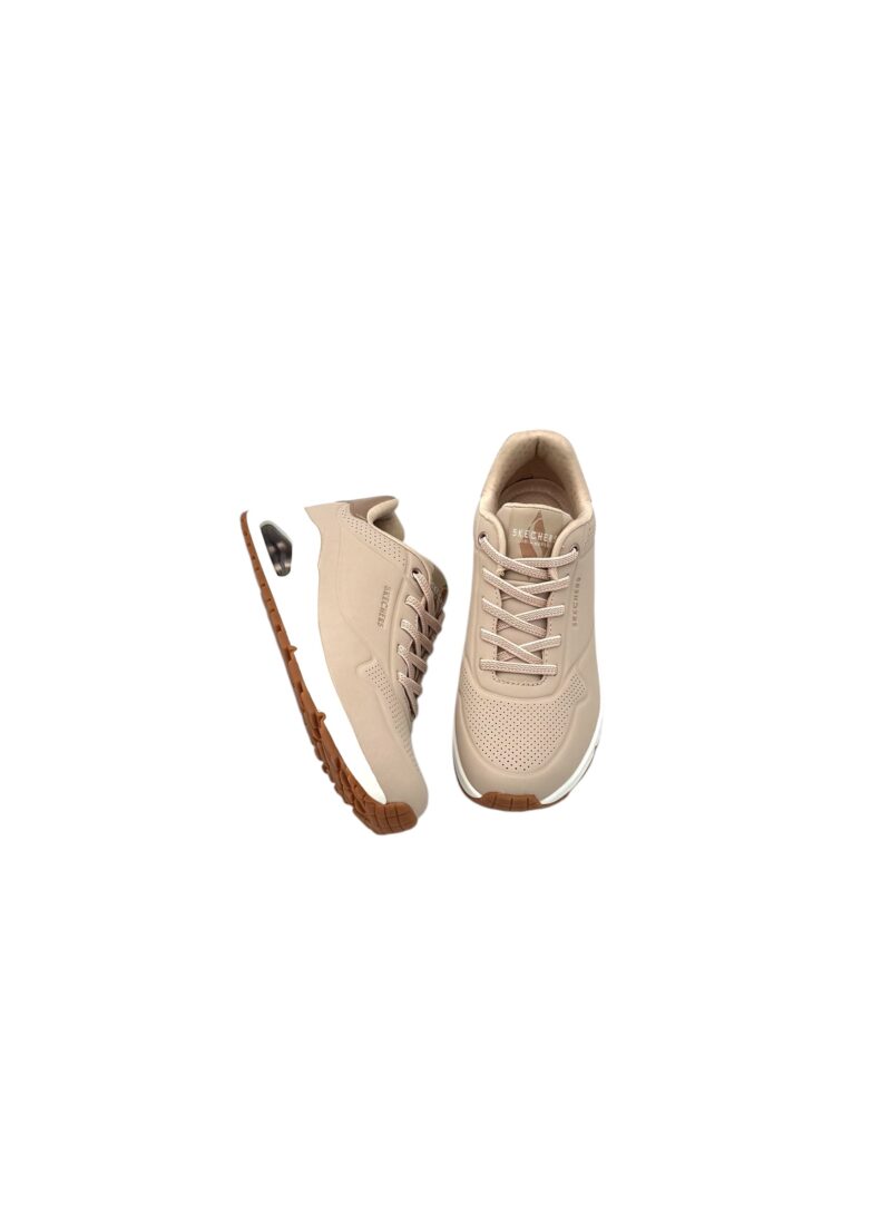 Skechers: mukavat & kauniit joustonauhalliset nuden sävyiset Uno shimmer away tenskut.