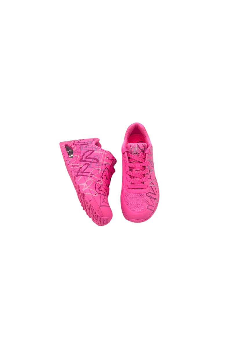 Skechers: villin ihanat pirtsakat pinkit Uno sydäntennarit.