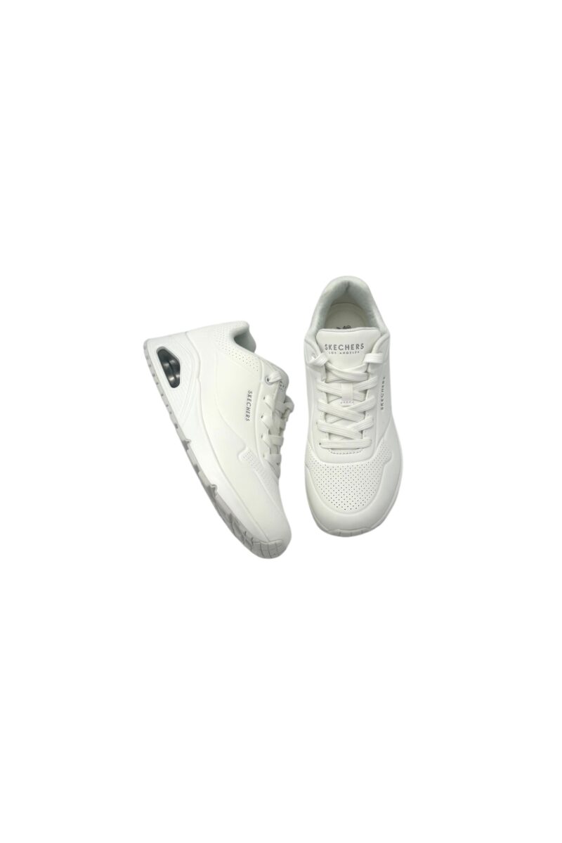 Skechers: aina ajattomat & klassiset kokonaan valkoiset Uno tenskut.