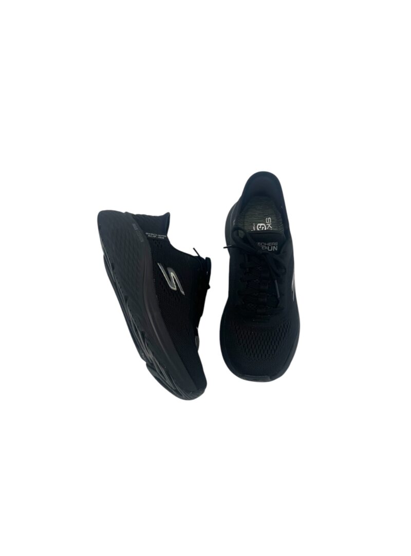 Skechers: kevyet & täydelliset koko mustat max cushion slip-ins lenkkarit.