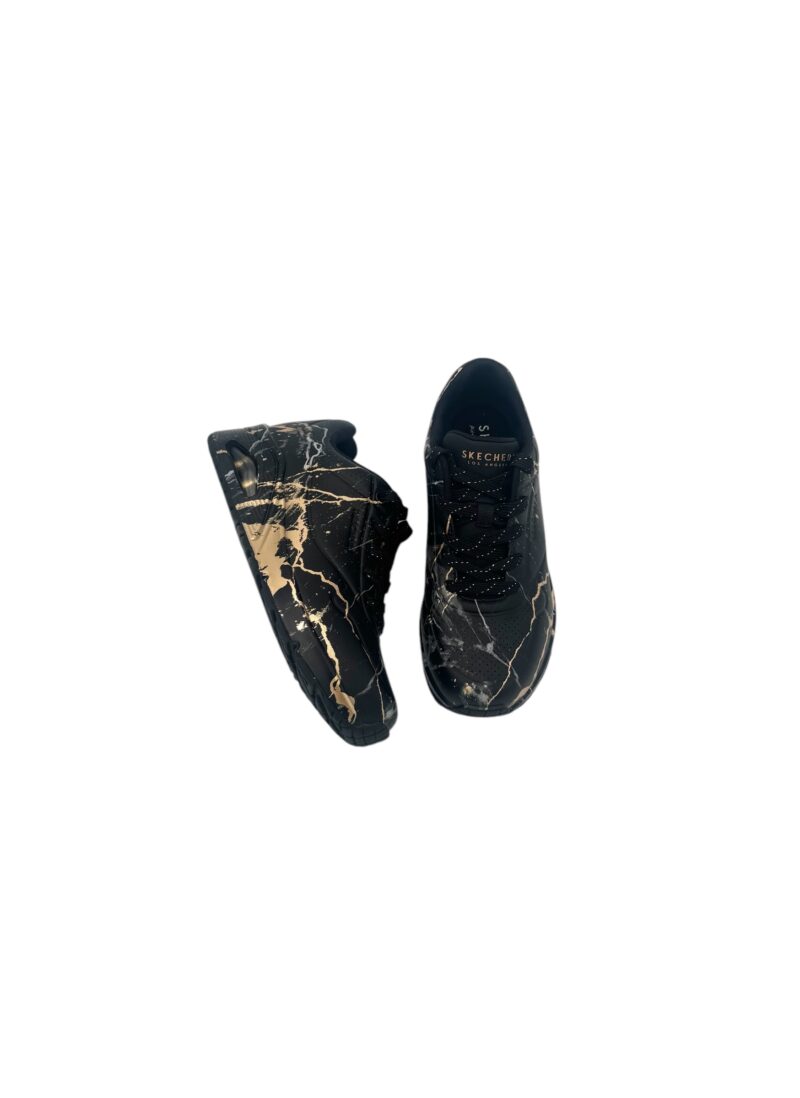 Skechers: upeat mustapohjaiset uutuus marmorikuvioiset Unot.