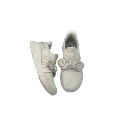Skechers: super söpöt vaaleat slip-ins rusetti tennarit.