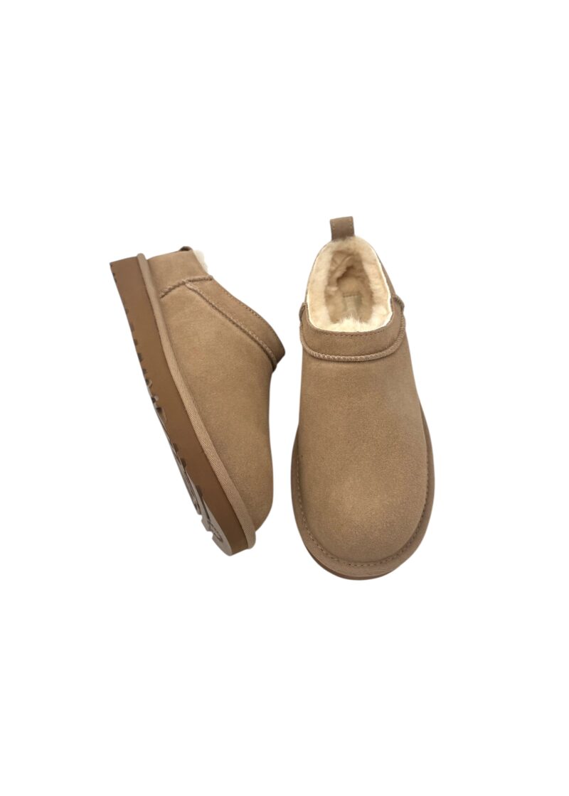 UGG: super suloiset hiekan sävyiset classic micro töpsykkäät.