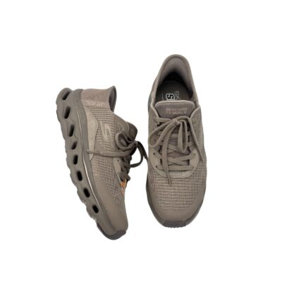 Skechers: mielettömän helpot & mukavat taupen sävyiset slip-ins lenkkarit.