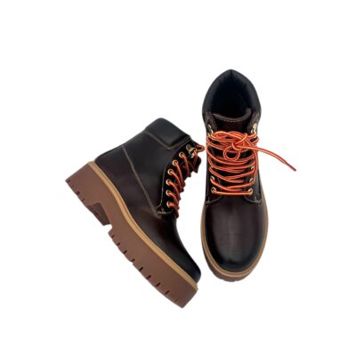 Copenhagen shoes: ylellisen upeat paksupohjaiset tummanruskeat nahka nilkkurit.