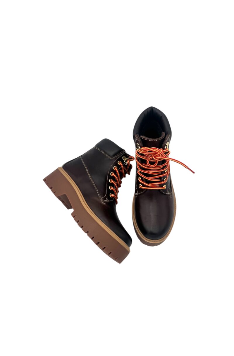 Copenhagen shoes: ylellisen upeat paksupohjaiset tummanruskeat nahka nilkkurit.