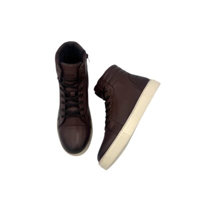 Copenhagen shoes: kertakaikkisen komiat tummanruskeat varrelliset tennarit.