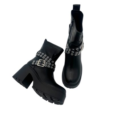 Buffalo: mielettömän mageet rokahtavat paksupohjaiset mustat korko nilkkurit.