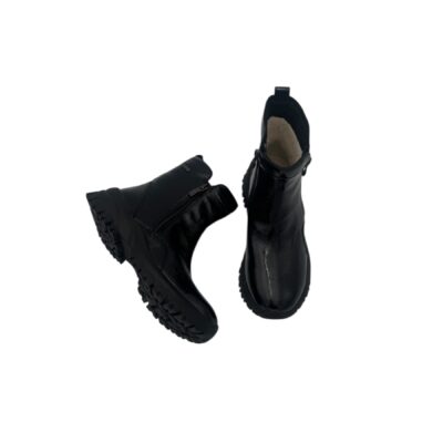 Caprice: trendikkäät vedenpitävät mustat kiiltonahkaiset nilkkurit.