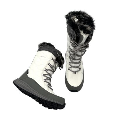 Network: söpöt raikkaan valkoiset vettäpitävät toppakengät.