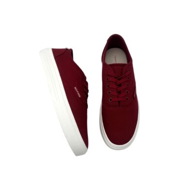 Tommy Hilfiger: yksinkertaisen tyylikkäät punaiset kangas tennarit