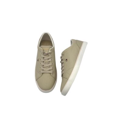 Tommy Hilfiger: kauniit vaaleat suosikki kangas tenskut