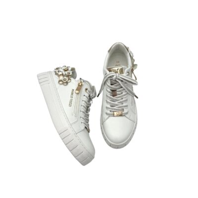 Marco Tozzi: suloiset kukkakoristeiset valkoiset tennarit